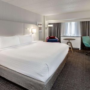 Deluxe Queen Room Mobility Accessible wTub